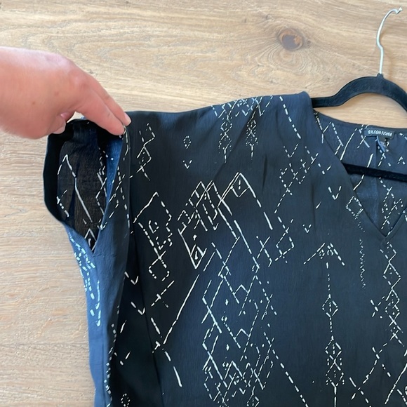 Eileen Fisher Black & White Marrakesh Printed Silk Tencel V-neck Blouse Size S - Picture 13 of 13